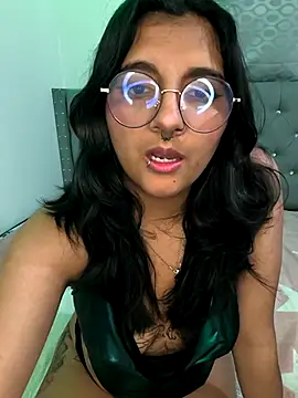 Alliccee online show from March 8, 2025, 6:05 pm