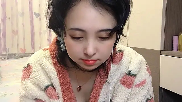 Snapshot of Hanicarrot chatting on December 9, 2024, 12:01 am Hanicarrot online show from December 9, 2024, 12:01 am