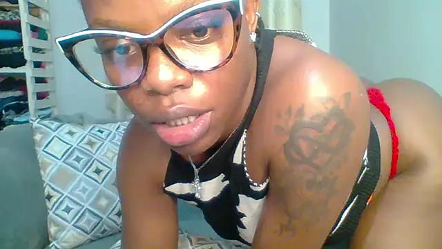 Snapshot of Petite_254 chatting on April 23, 2026, 12:28 am Petite 254 online show from April 23, 2026, 12:28 am