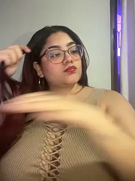 KathyGonzalez online show from September 22, 2025, 10:05 pm