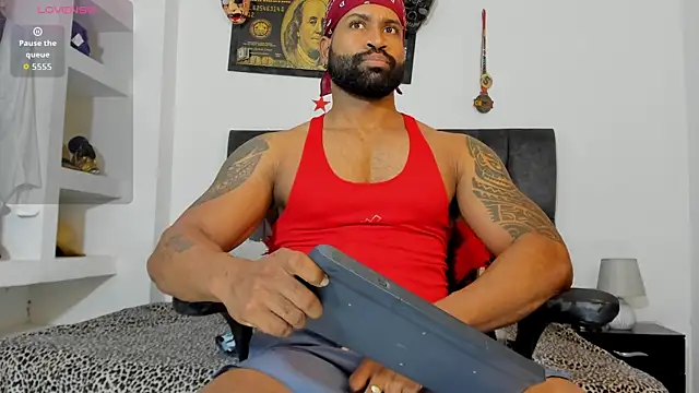 MattRodriguez9 online show from December 13, 2025, 8:04 pm