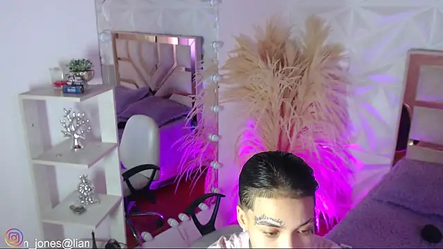 Snapshot of Jonesliam23 chatting on February 4, 2026, 6:58 pm Jonesliam23 online show from February 4, 2026, 6:58 pm