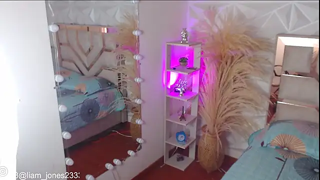 Snapshot of Jonesliam23 chatting on October 31, 2025, 7:43 pm Jonesliam23 online show from October 31, 2025, 7:43 pm