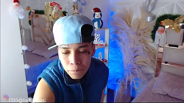 Snapshot of Jonesliam23 chatting on December 3, 2025, 7:24 pm Jonesliam23 online show from December 3, 2025, 7:24 pm