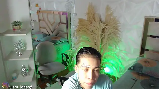 Snapshot of Jonesliam23 chatting on January 5, 2026, 7:39 pm Jonesliam23 online show from January 5, 2026, 7:39 pm