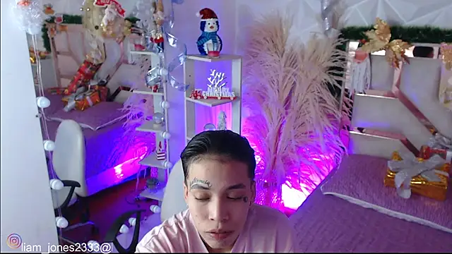 Snapshot of Jonesliam23 chatting on December 19, 2025, 7:38 pm Jonesliam23 online show from December 19, 2025, 7:38 pm
