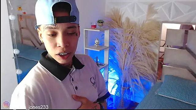 Snapshot of Jonesliam23 chatting on November 24, 2025, 7:25 pm Jonesliam23 online show from November 24, 2025, 7:25 pm