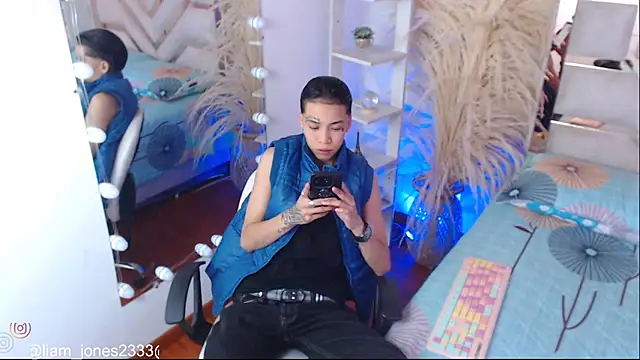 Snapshot of Jonesliam23 chatting on October 26, 2025, 7:14 pm Jonesliam23 online show from October 26, 2025, 7:14 pm