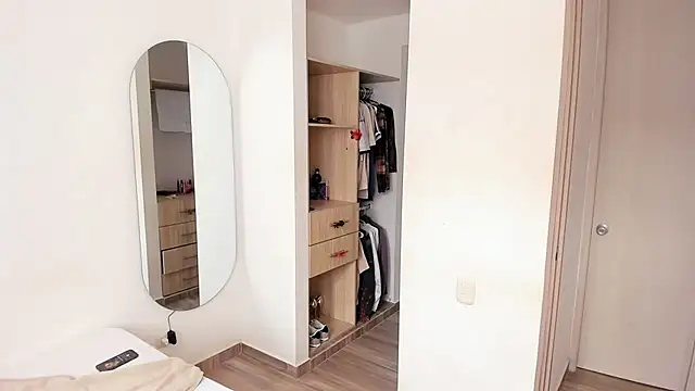 rose scottt online show from November 29, 2025, 3:01 pm