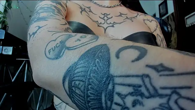 Snapshot of Demongirl6666 chatting on February 25, 2025, 4:24 am Demongirl6666 online show from February 25, 2025, 4:24 am