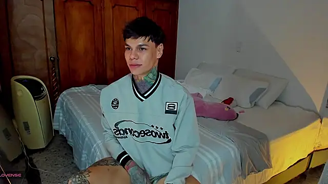 Jordyrodriiguez online show from December 22, 2024, 12:28 am