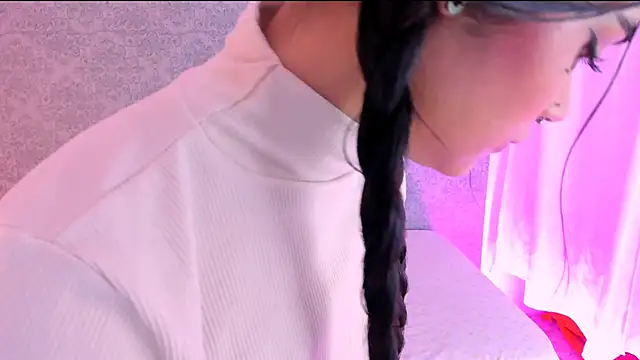 Snapshot of CatrinaRossi chatting on February 6, 2025, 12:54 am CatrinaRossi online show from February 6, 2025, 12:54 am