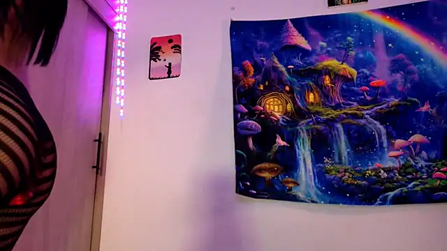 Snapshot of CatrinaRossi chatting on November 7, 2025, 10:57 pm CatrinaRossi online show from November 7, 2025, 10:57 pm