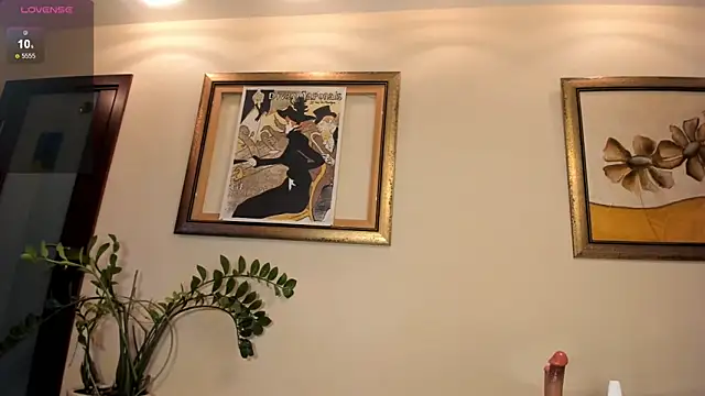 luna-catt online show from March 15, 2025, 1:40 pm