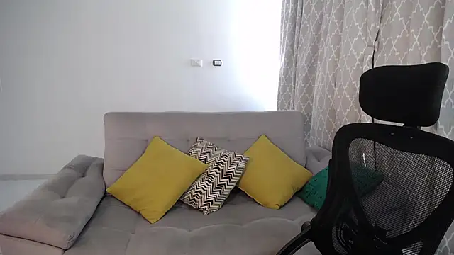 Liissa cute  online show from February 6, 2025, 3:52 pm