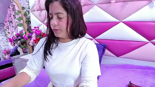 MariaClay online show from November 8, 2025, 11:47 am