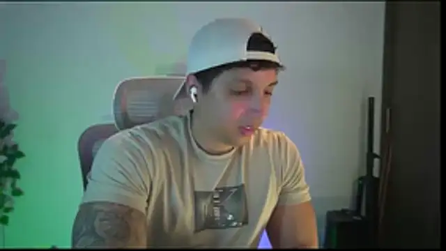 Snapshot of appolo_allen chatting on February 8, 2026, 10:51 pm appolo allen online show from February 8, 2026, 10:51 pm