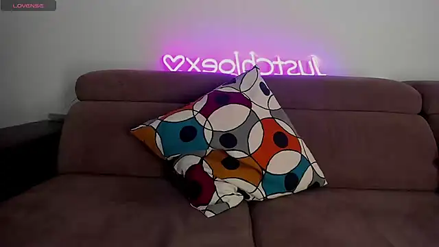 justchloex online show from October 25, 2025, 9:37 pm