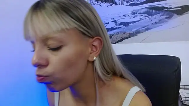 peyton golden1 online show from December 15, 2025, 3:23 am