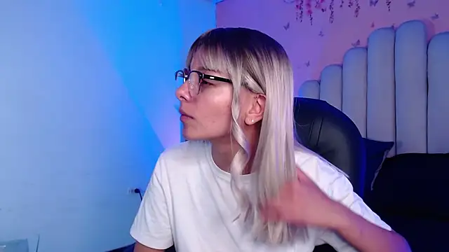 peyton golden1 online show from October 17, 2025, 3:21 am