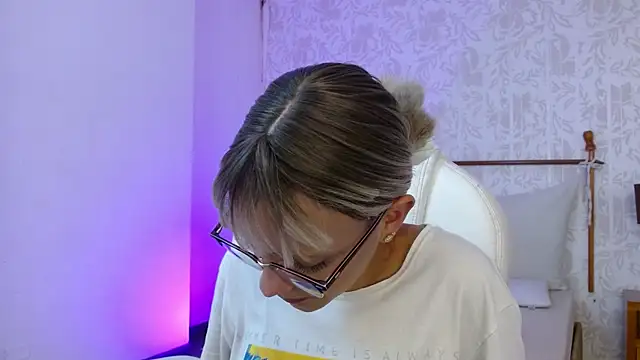 peyton golden1 online show from November 30, 2025, 3:40 am