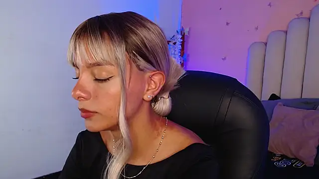 peyton golden1 online show from October 2, 2025, 3:43 am