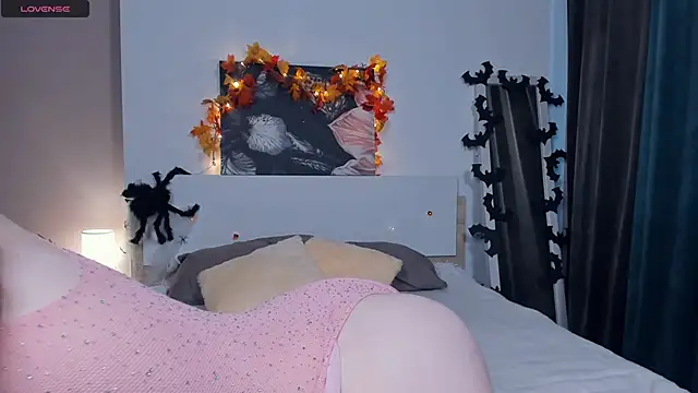 Snapshot of RenetTolken chatting on October 17, 2025, 9:12 am RenetTolken online show from October 17, 2025, 9:12 am