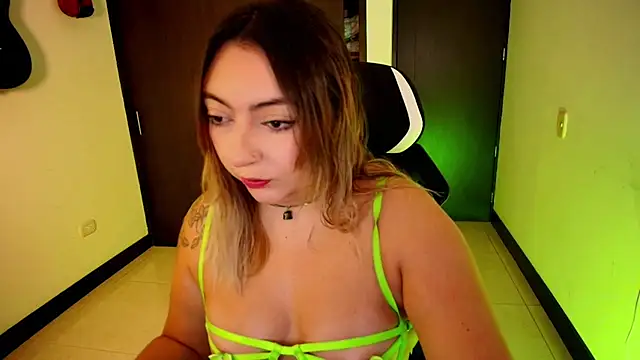 Snapshot of miaawild chatting on December 5, 2025, 2:48 pm miaawild online show from December 5, 2025, 2:48 pm