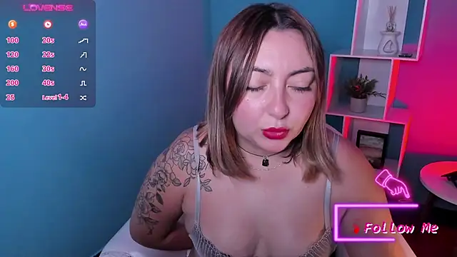 Snapshot of miaawild chatting on February 18, 2025, 11:08 pm miaawild online show from February 18, 2025, 11:08 pm