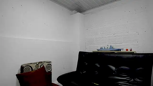 Snapshot of Himoreno25 chatting on February 14, 2025, 7:12 pm Himoreno25 online show from February 14, 2025, 7:12 pm