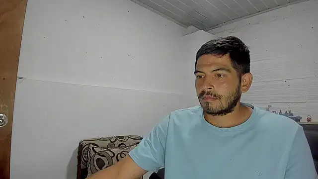Snapshot of Himoreno25 chatting on March 18, 2025, 11:53 pm Himoreno25 online show from March 18, 2025, 11:53 pm