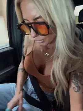 blondiluvsanal online show from April 20, 2026, 6:53 pm