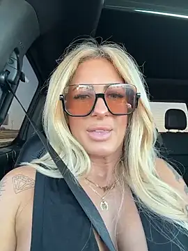 Snapshot of blondiluvsanal chatting on February 28, 2026, 10:20 pm blondiluvsanal online show from February 28, 2026, 10:20 pm