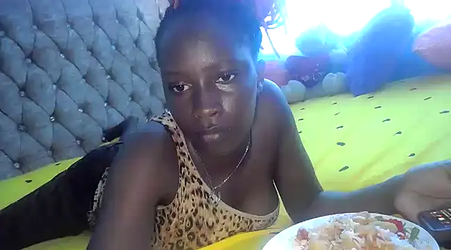 Snapshot of queen-goddess chatting on December 13, 2024, 11:45 am queen-goddess online show from December 13, 2024, 11:45 am