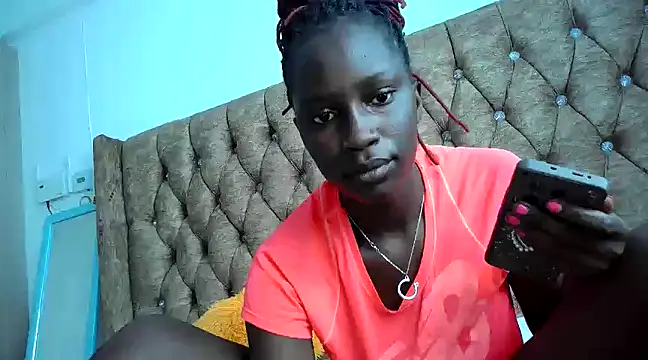 Snapshot of queen-goddess chatting on December 23, 2024, 5:17 am queen-goddess online show from December 23, 2024, 5:17 am