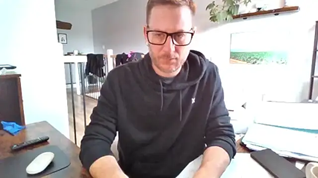 Bigdicktrav902 online show from April 14, 2026, 12:32 pm