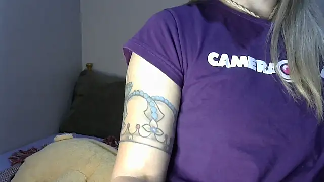 Snapshot of branca18hot chatting on October 28, 2025, 1:32 pm branca18hot online show from October 28, 2025, 1:32 pm