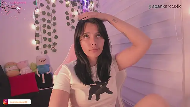 moonliiiight1 online show from March 11, 2025, 12:44 am