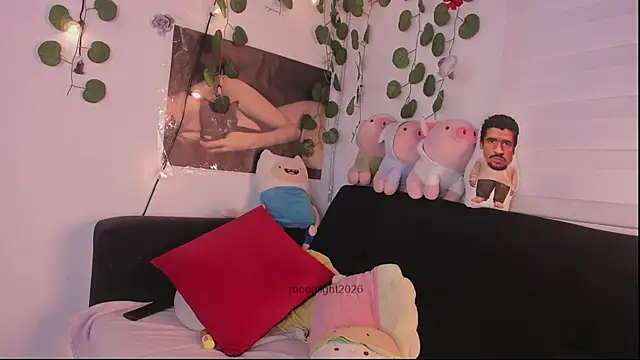 Snapshot of moonliiiight1 chatting on February 20, 2026, 11:06 pm moonliiiight1 online show from February 20, 2026, 11:06 pm