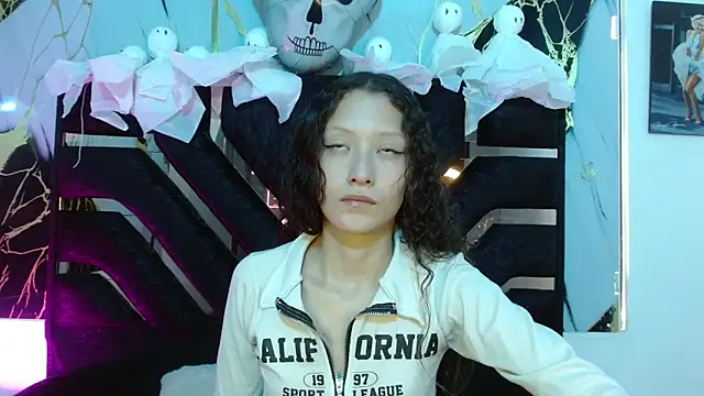 abbycutecs online show from October 29, 2025, 8:41 pm