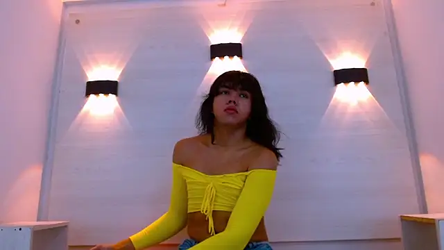 AndreaGil  online show from December 14, 2025, 6:24 pm