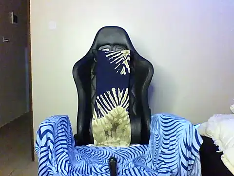 Candii wet  online show from October 28, 2025, 7:24 pm