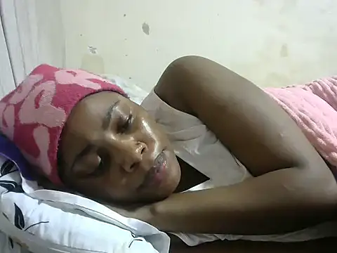 sweetgirlDora online show from October 4, 2025, 8:32 pm