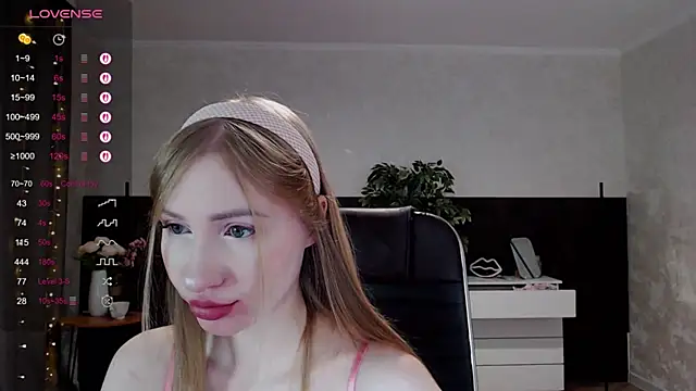 Cutie Annie online show from November 23, 2025, 2:54 am