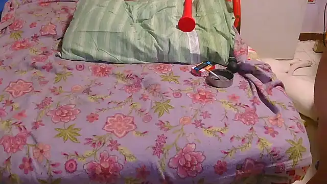 couplemilf2 online show from December 30, 2024, 8:47 pm