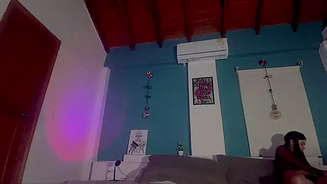 ariana-white- online show from October 22, 2025, 2:22 am