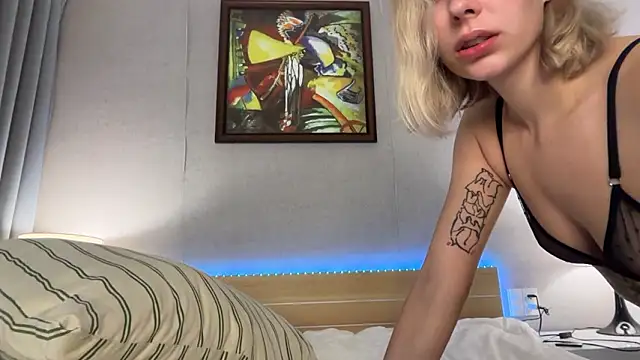 MiaDavis21 online show from March 19, 2026, 4:23 am