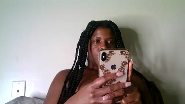 Snapshot of CaramelGoddessxoxo chatting on July 8, 2026, 12:24 am CaramelGoddessxoxo online show from July 8, 2026, 12:24 am