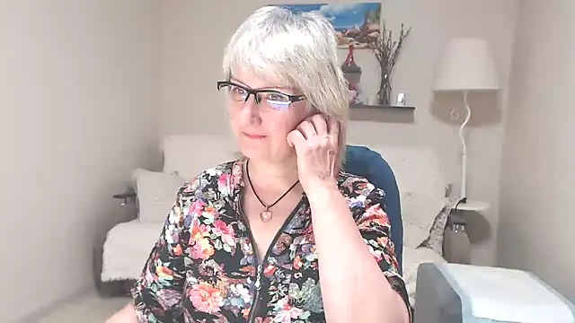 Snapshot of FleurMays chatting on June 25, 2026, 5:12 am FleurMays online show from June 25, 2026, 5:12 am