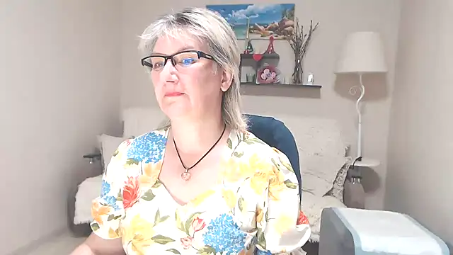 Snapshot of FleurMays chatting on June 27, 2026, 3:56 am FleurMays online show from June 27, 2026, 3:56 am
